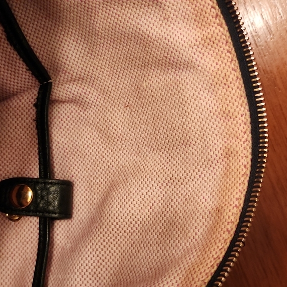 Dooney & Bourke black pebble leather classic satchel! Well worn & clean! - Picture 8 of 10